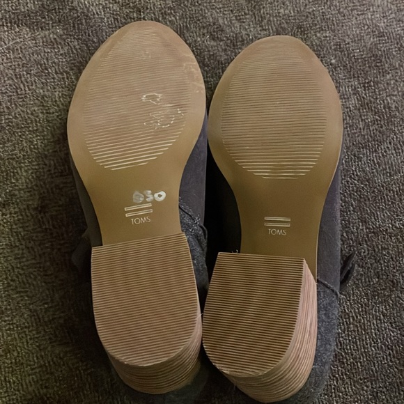 Gray Tom’s heeled booties size 9.5 - Picture 4 of 4